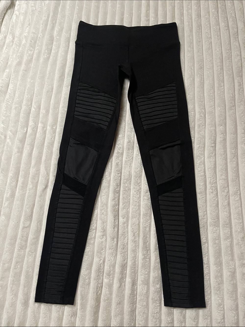 ALO Yoga Black Moto Legging | Size Small or Medium ?